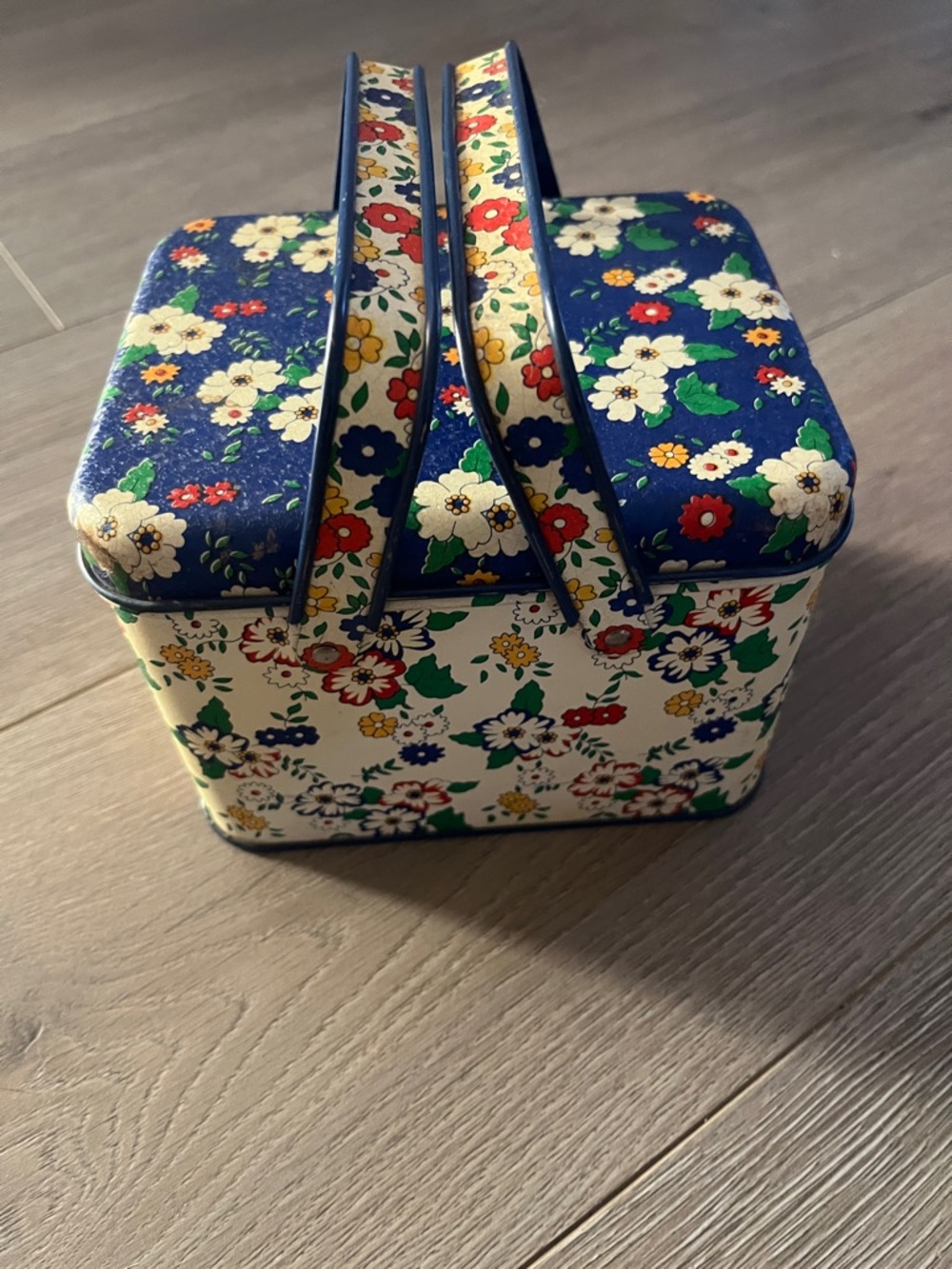 Floral Retro Tin Basket - Blue & Cream